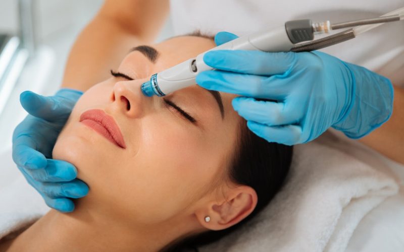 delighted-nice-woman-lying-medical-bed-with-her-eyes-closed-while-having-hydrafacial(1) delighted-nice-woman-lying-medical-bed-with-her-eyes-closed-while-having-hydrafacial(1)